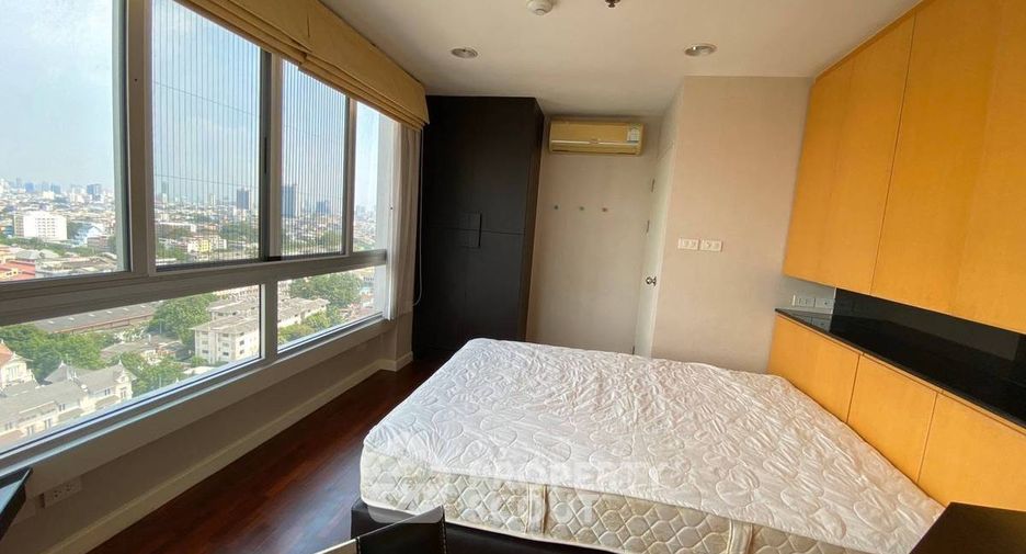 For rent 3 bedrooms condo in Bang Kho Laem, Bangkok
