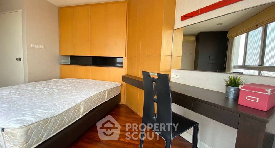 For rent 3 bedrooms condo in Bang Kho Laem, Bangkok