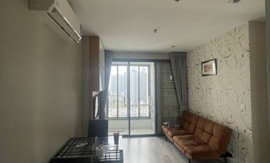 À louer 2 chambres condo à Huai Khwang, Bangkok