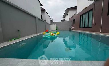 Casa adosada en alquiler de 5 habitaciones en Bang Lamung, Chonburi