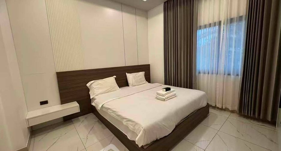 Casa adosada en alquiler de 5 habitaciones en Bang Lamung, Chonburi