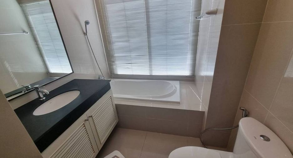 For rent 2 bedrooms condo in Watthana, Bangkok