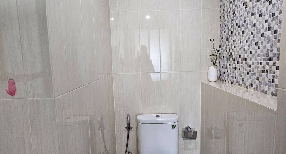 For rent 2 bedrooms condo in Huai Khwang, Bangkok