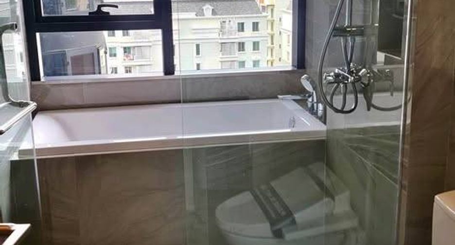 For rent 1 bed condo in Khlong Toei, Bangkok
