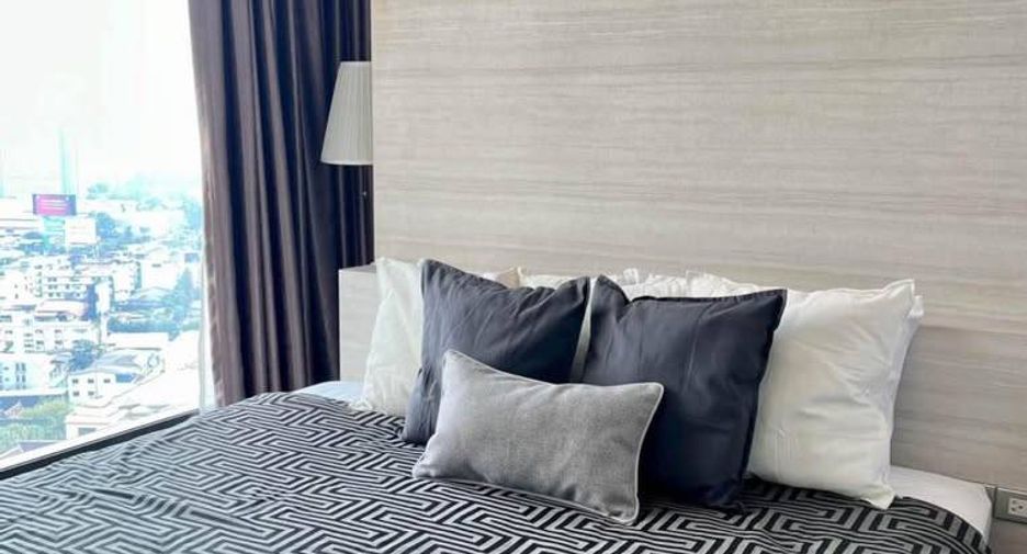 For rent 2 bedrooms condo in Khlong Toei, Bangkok