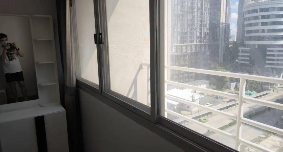 For rent 4 bedrooms condo in Huai Khwang, Bangkok