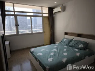 For rent 4 bedrooms condo in Huai Khwang, Bangkok