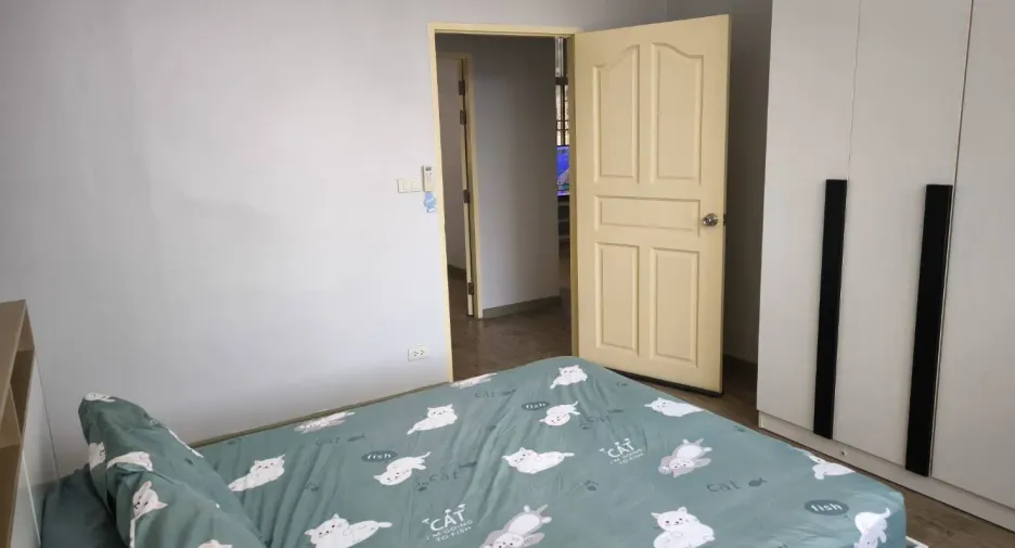 For rent 4 bedrooms condo in Huai Khwang, Bangkok