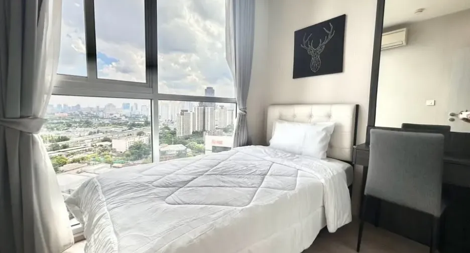For rent 2 bedrooms condo in Huai Khwang, Bangkok