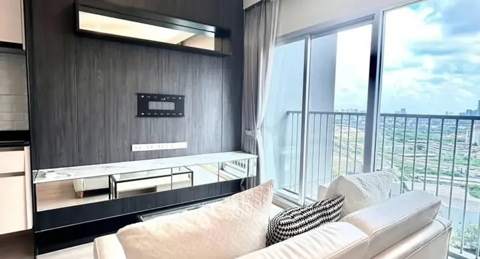 For rent 2 bedrooms condo in Huai Khwang, Bangkok