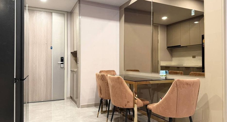 For rent 2 bedrooms condo in Huai Khwang, Bangkok