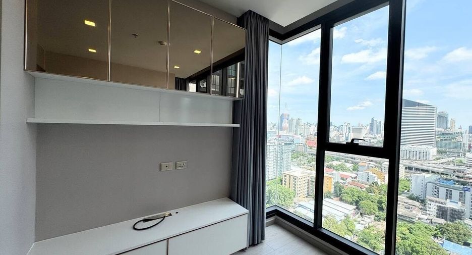 For rent 2 bedrooms condo in Huai Khwang, Bangkok