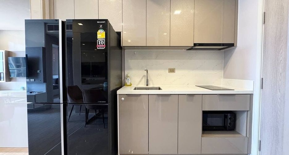 For rent 2 bedrooms condo in Huai Khwang, Bangkok