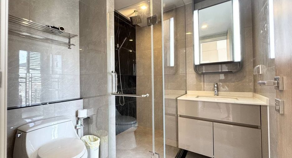 For rent 2 bedrooms condo in Huai Khwang, Bangkok