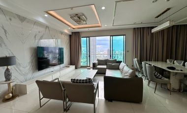 For rent 3 bedrooms condo in Watthana, Bangkok