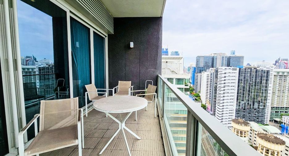 For rent 3 bedrooms condo in Pathum Wan, Bangkok