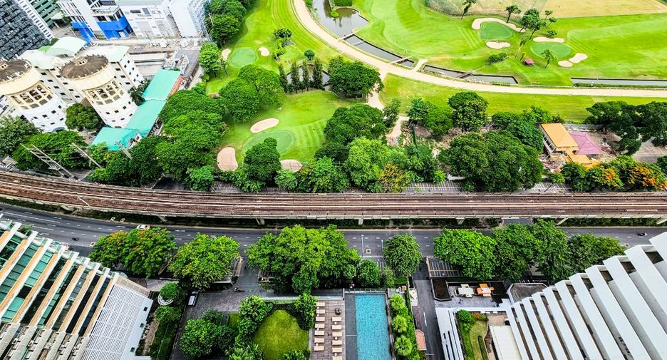 For rent 3 bedrooms condo in Pathum Wan, Bangkok