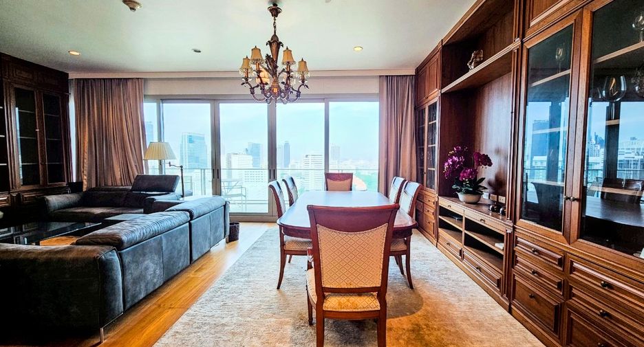 For rent 3 bedrooms condo in Pathum Wan, Bangkok