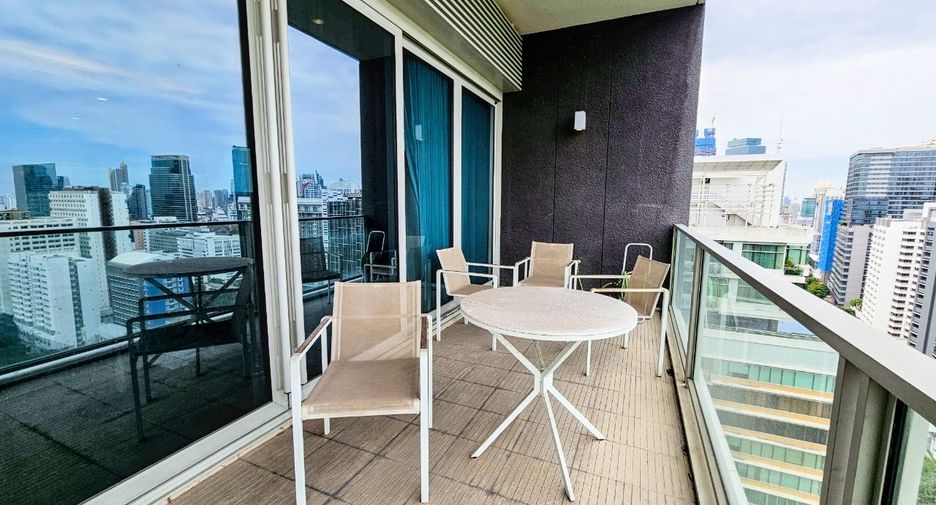 For rent 3 bedrooms condo in Pathum Wan, Bangkok