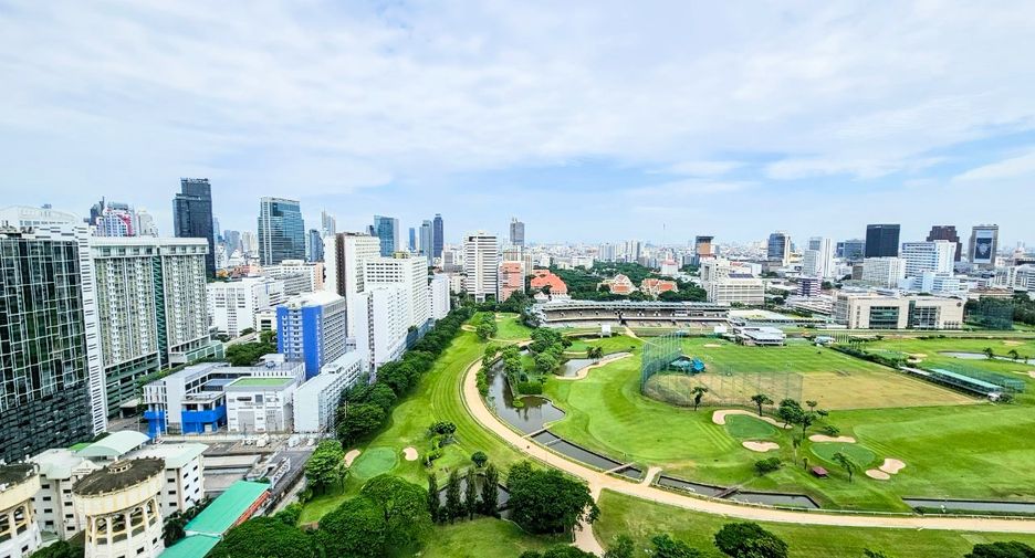 For rent 3 bedrooms condo in Pathum Wan, Bangkok