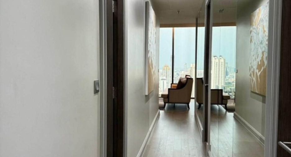 For rent 3 bedrooms condo in Khlong Toei, Bangkok
