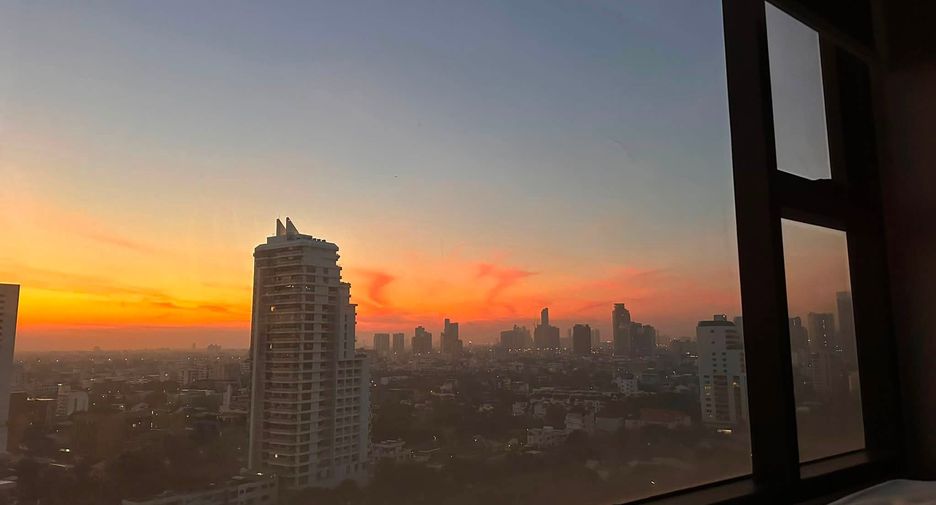 For rent 1 bed condo in Watthana, Bangkok