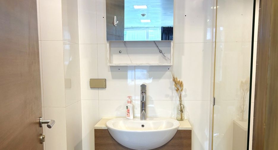 For rent 1 Beds condo in Watthana, Bangkok