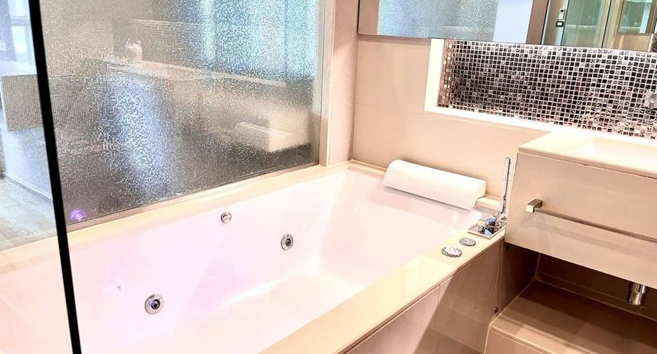 For rent 1 bed condo in Watthana, Bangkok