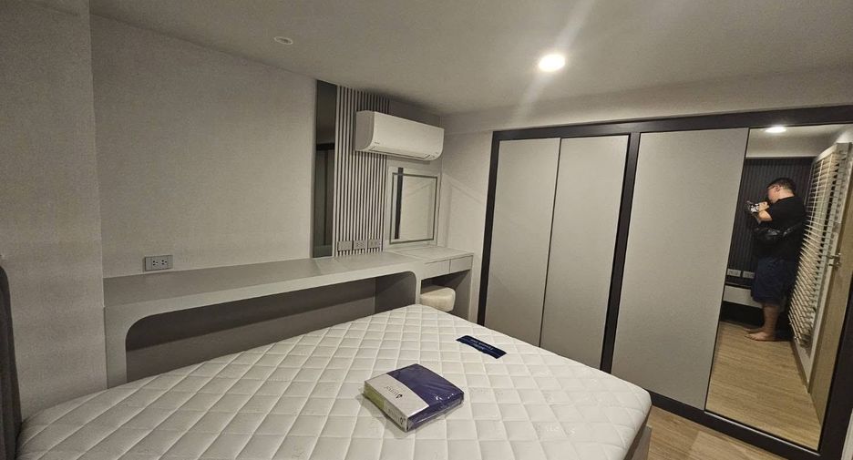 For rent 2 bedrooms condo in Bang Rak, Bangkok