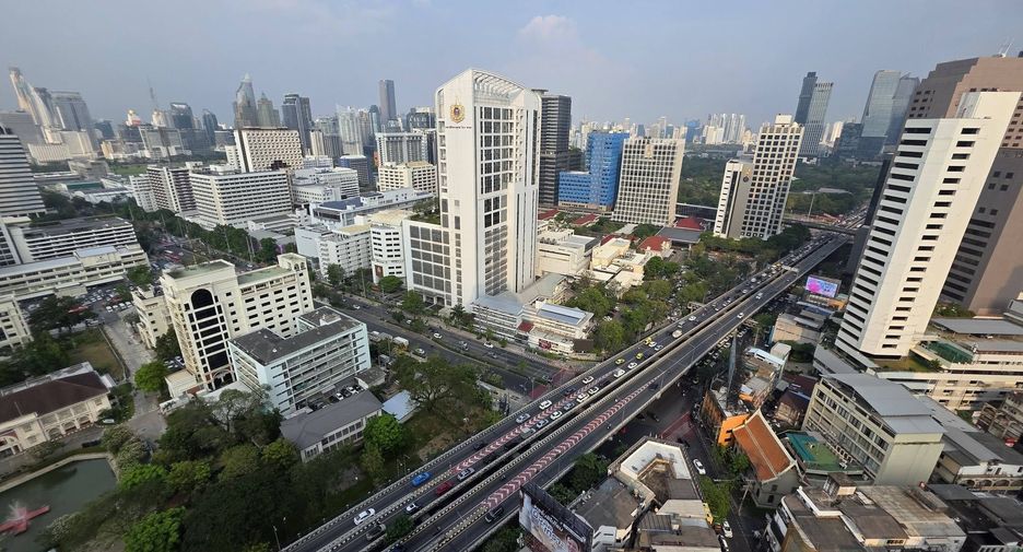 For rent 2 bedrooms condo in Bang Rak, Bangkok