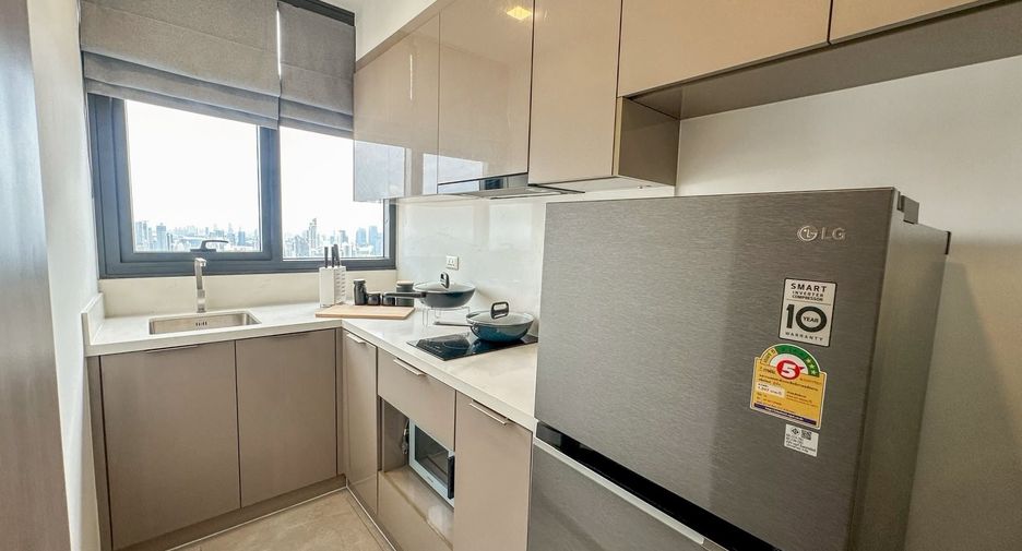 Condo en alquiler de 3 habitaciones en Huai Khwang, Bangkok