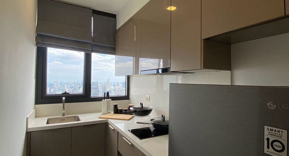 Condo en alquiler de 3 habitaciones en Huai Khwang, Bangkok