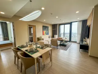 À louer 3 chambres condo à Huai Khwang, Bangkok