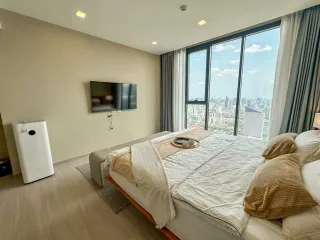 À louer 3 chambres condo à Huai Khwang, Bangkok