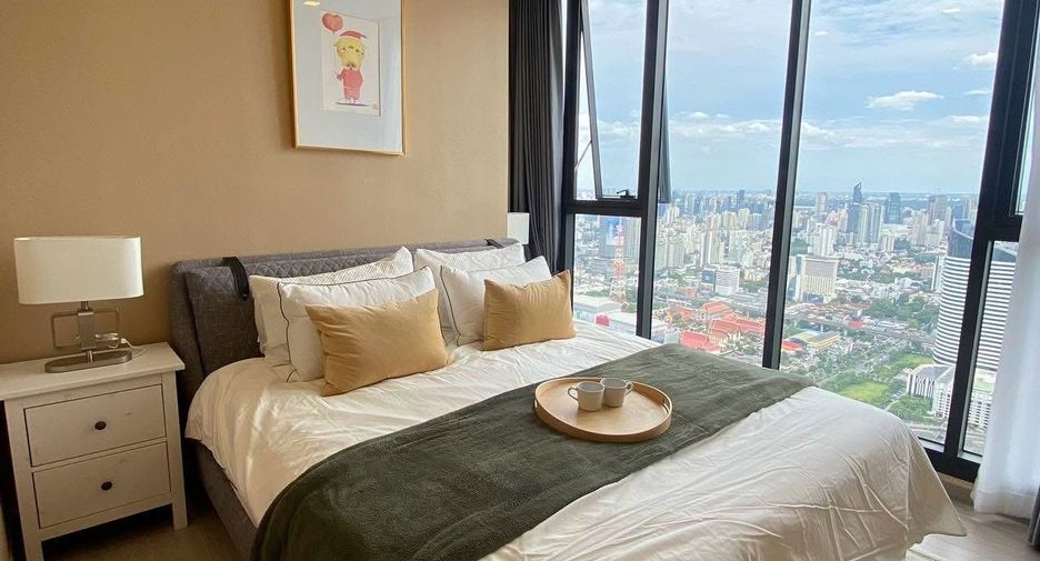 Condo en alquiler de 3 habitaciones en Huai Khwang, Bangkok