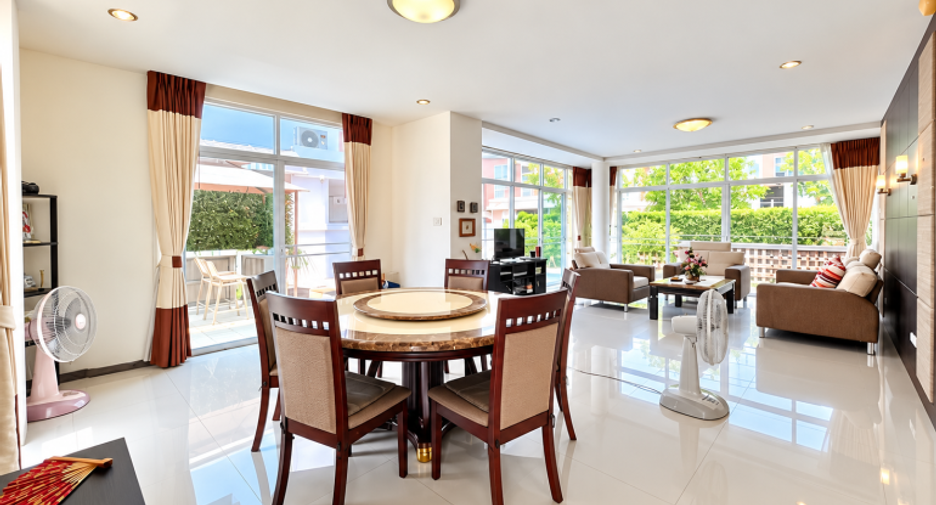 Haus zum Kauf mit 4 Zimmer in Mueang Chon Buri, Chonburi