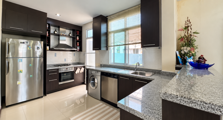 Haus zum Kauf mit 4 Zimmer in Mueang Chon Buri, Chonburi