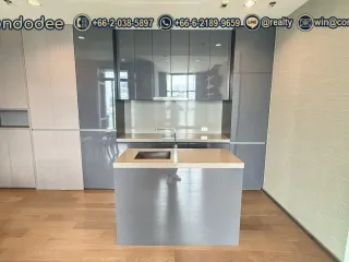 For sale 3 ベッドルーム condo in Sathon, Bangkok