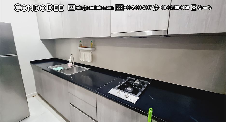 Casa adosada en venta de 4 habitaciones en Watthana, Bangkok