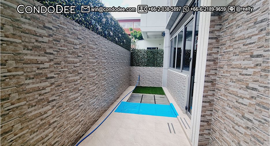 Casa adosada en venta de 4 habitaciones en Watthana, Bangkok