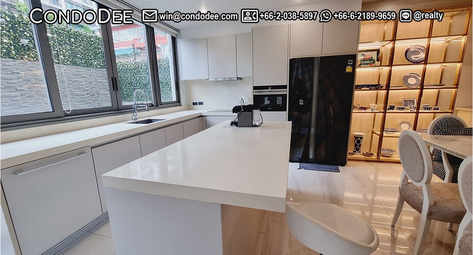 Casa adosada en venta de 4 habitaciones en Watthana, Bangkok