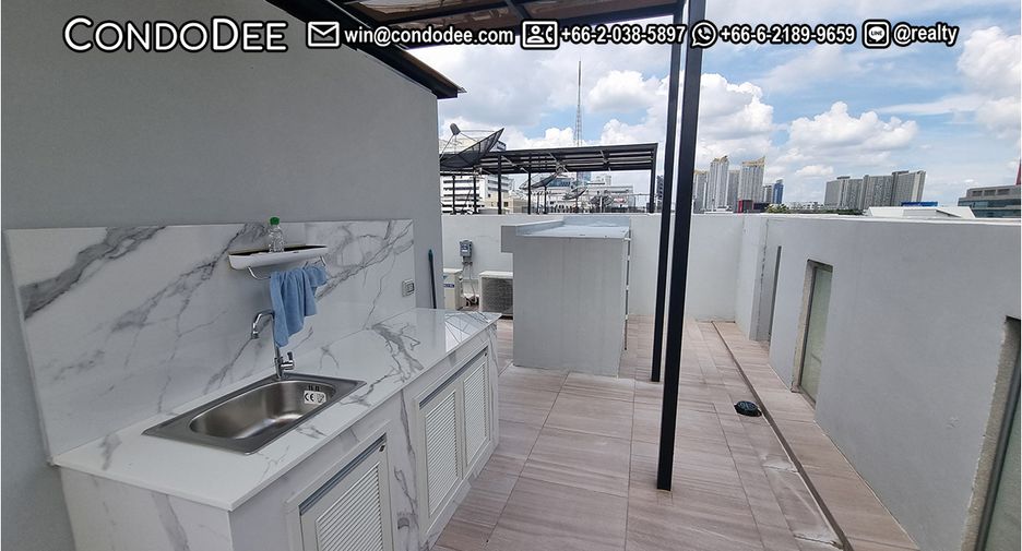 Casa adosada en venta de 4 habitaciones en Watthana, Bangkok