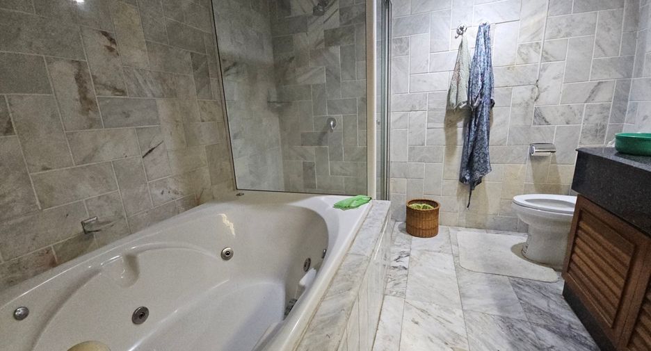 For sale 3 bedrooms condo in Pathum Wan, Bangkok