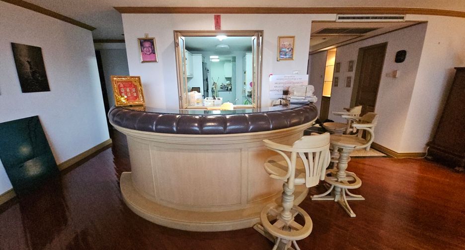 For sale 3 bedrooms condo in Pathum Wan, Bangkok