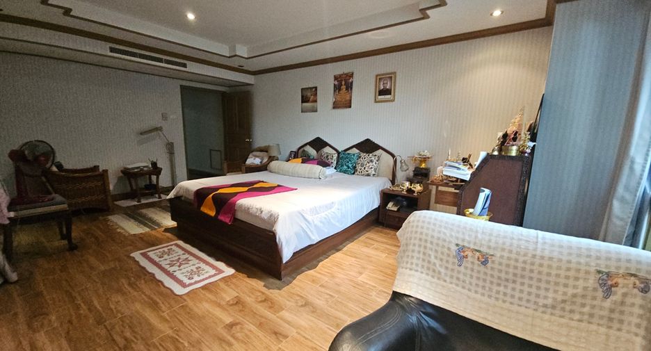 For sale 3 bedrooms condo in Pathum Wan, Bangkok