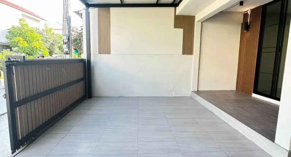 For sale 2 bedrooms townhouse in San Kamphaeng, Chiang Mai