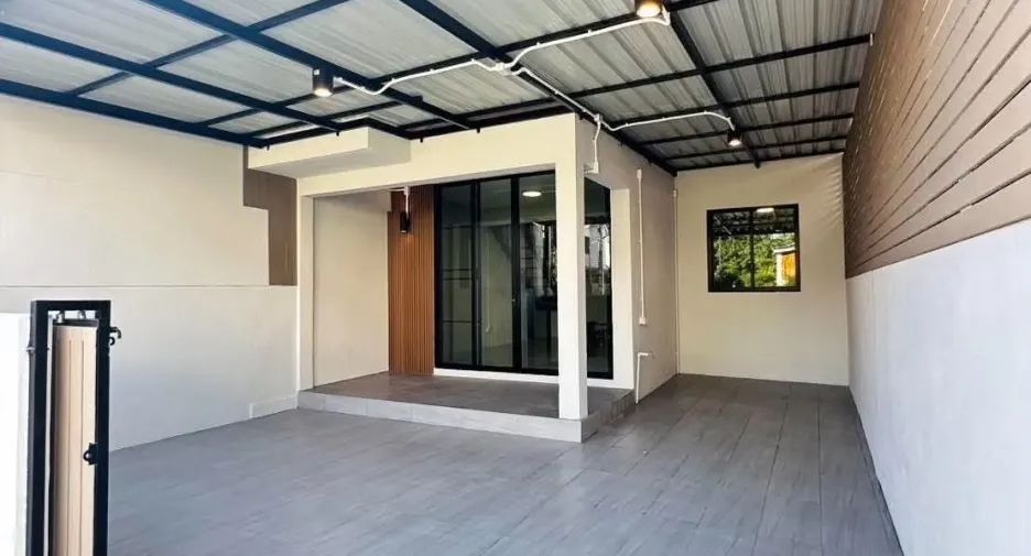 For sale 2 bedrooms townhouse in San Kamphaeng, Chiang Mai