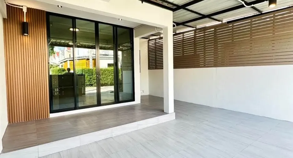 For sale 2 bedrooms townhouse in San Kamphaeng, Chiang Mai