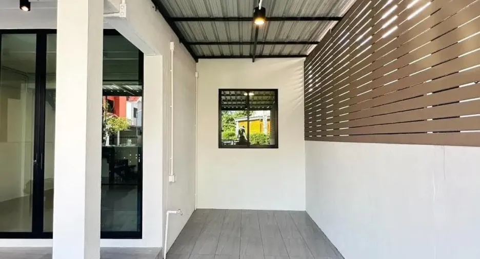 For sale 2 bedrooms townhouse in San Kamphaeng, Chiang Mai