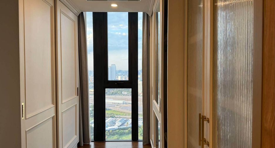 À louer 3 chambres condo à Huai Khwang, Bangkok